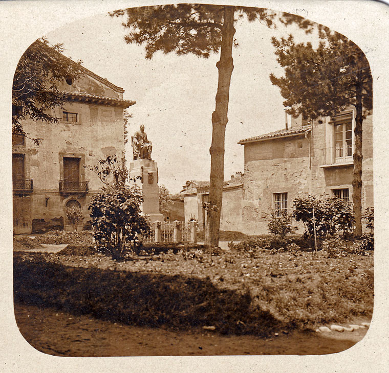 Desde plaza de la Constitución a plaza de la Inmaculada, siempre un curioso rincón&nbsp;oscense